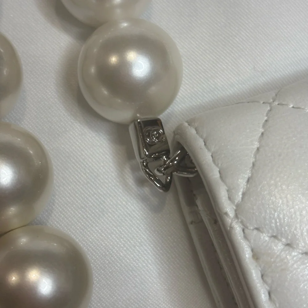 CHANEL MAXI PEARLS Clutch With Chain Bag - Picture 3 of 13